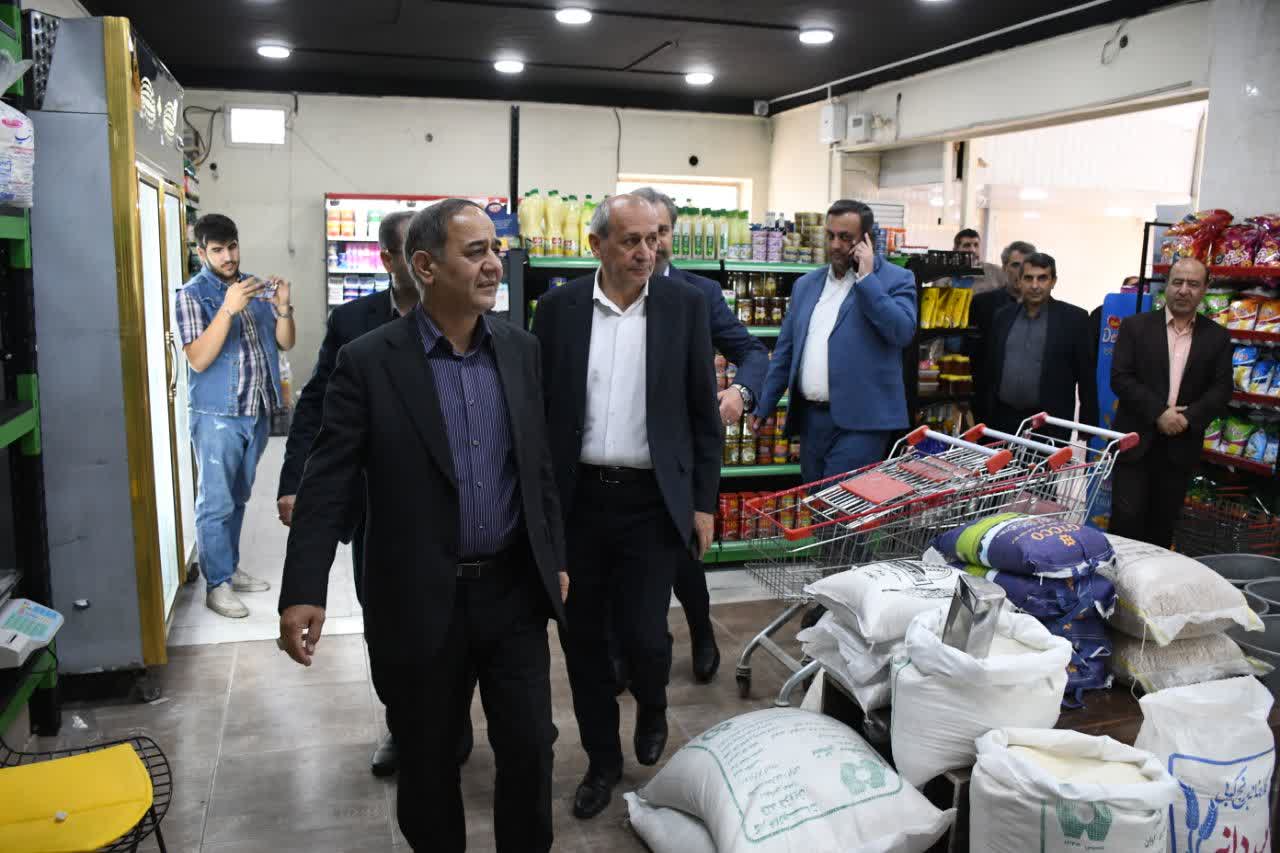 بازدید مدیرعامل سازمان مرکزی تعاون روستایی ایران از یکی از روستابازارهای تبریز_1